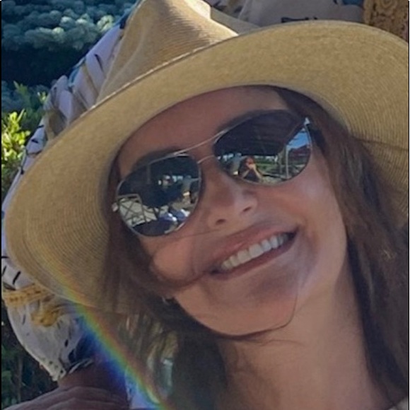 Meet your Posher, Patricia - Picture 1 of 2